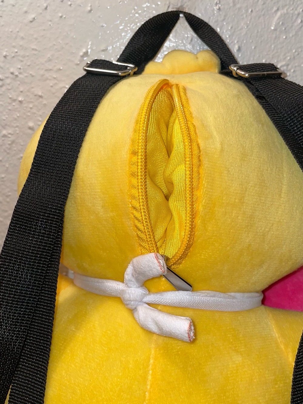 Five Nights at Freddy's Chica Plush Backpack "Let's Eat!!!" - Picture 5 of 11